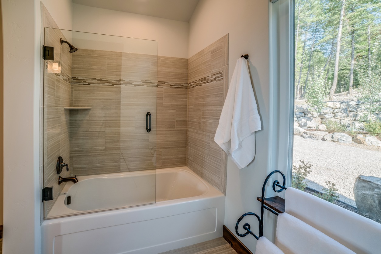 Shower & Tub Repair in El Brazil